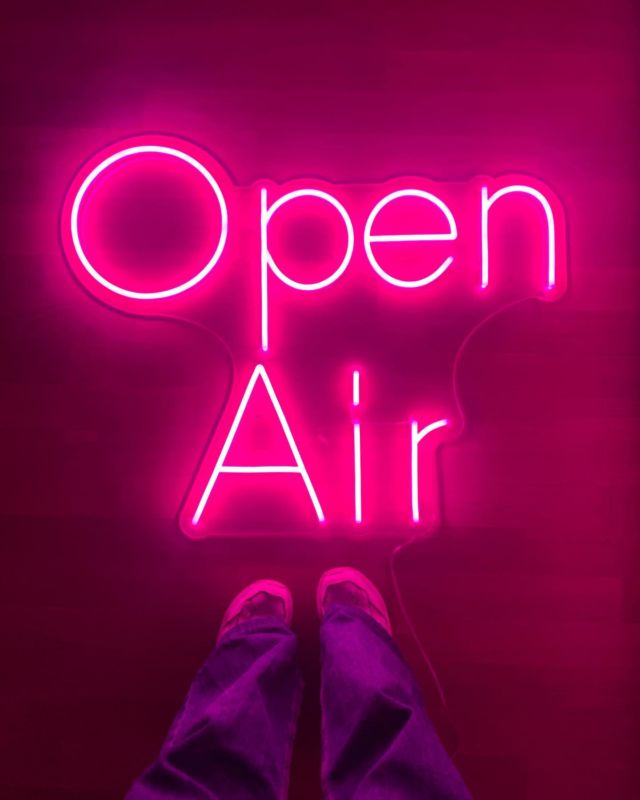 Pink is definitely always a good idea 🌸
.
.
.
.
#pink #neon #light #geneva #goodvibes #pinkneon #totallookpink #neonled #swiss #wednesday #projet #surmesure