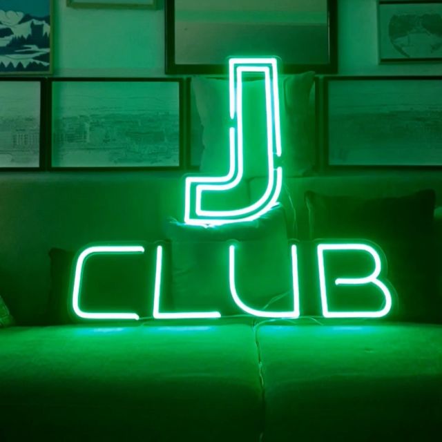 J CLUB💡💡💚💚
.
.
.
.
#party #music #nightlife #nightclub #dj #djlifestyle #dance #night #nightout #partypeople #fun #neon #light #geneva #goodvibes #neonled #swiss #friday #projet #surmesure #geneva #switzerland